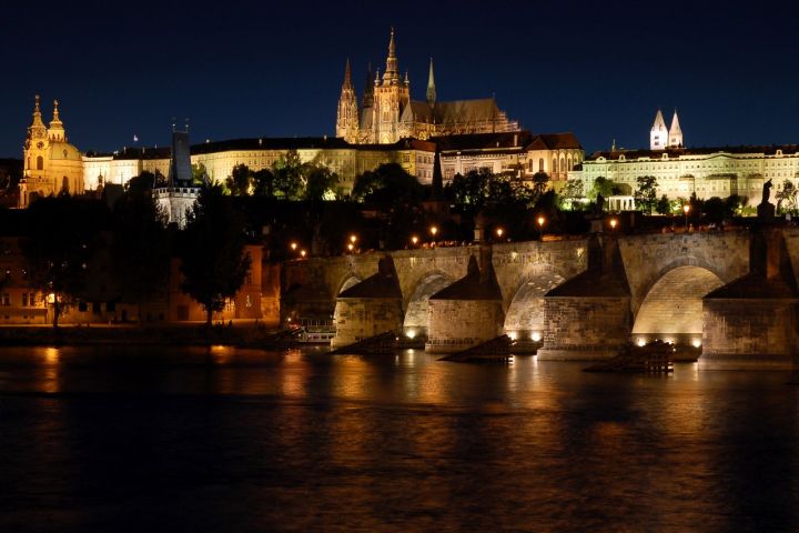 A turistáknak muszáj „cigarettázniuk” Európa legnépszerűbb városaiban