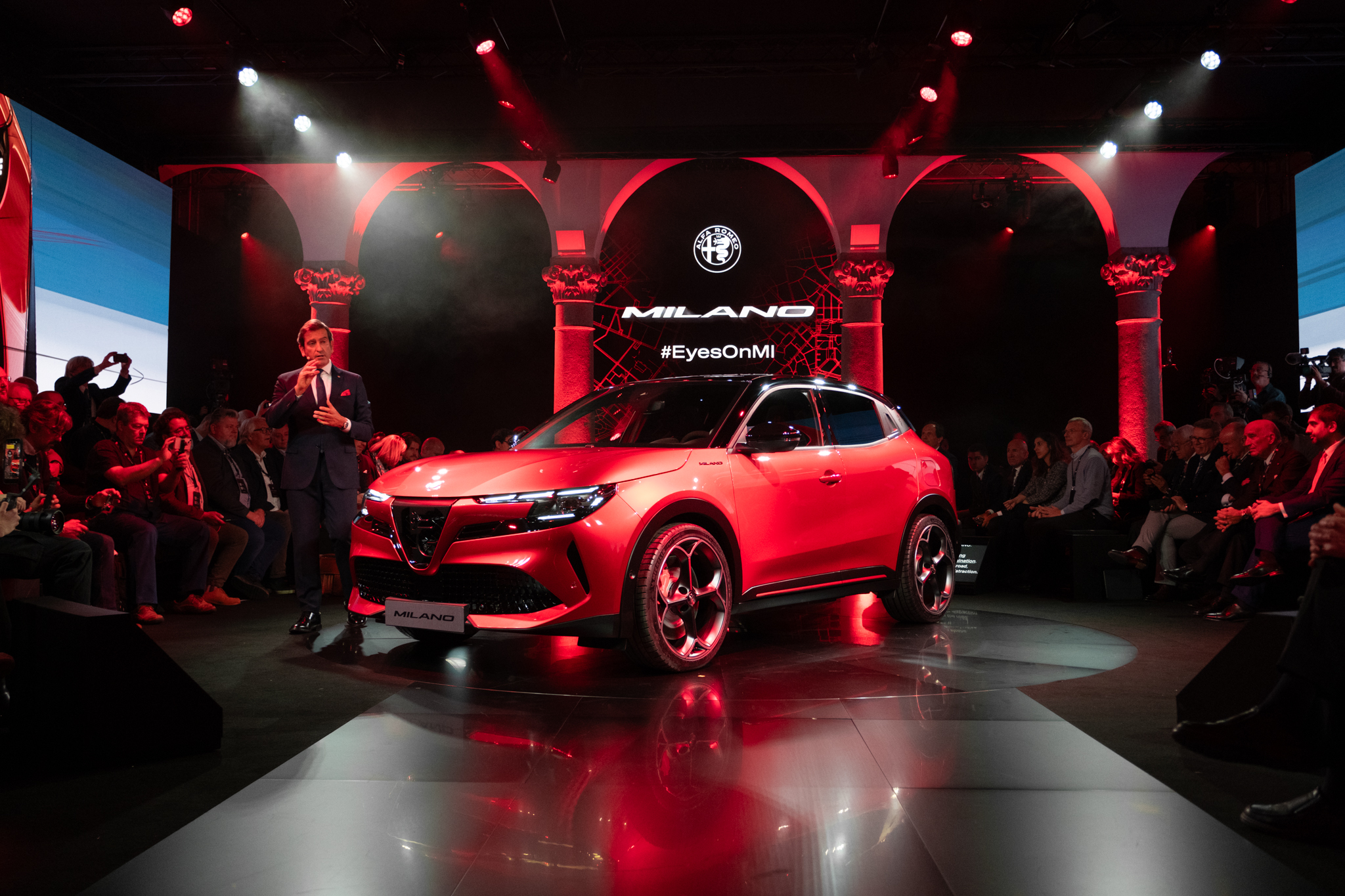 ÚJ ALFA ROMEO MILANO: A SPORTOSSÁG KOMPAKTÁ VÁLT